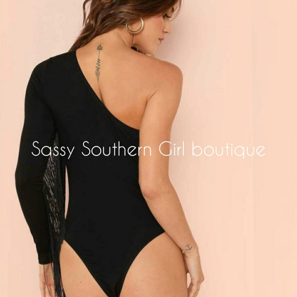 ⭐🆕 Restocked Boho cowgirl Black one sleeve fringe bodysuit - Picture 6 of 10